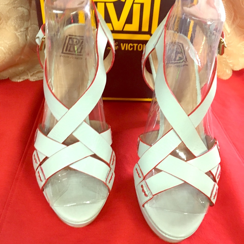Pour La Victoire  Heels